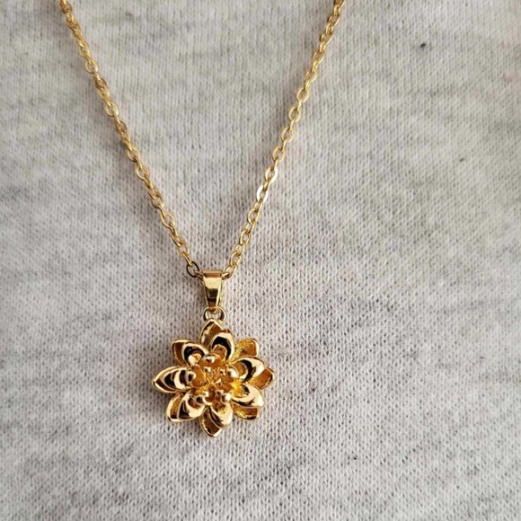 Fashion 18k Yellow Gold Plated Women Jewelry Lotus Flower Necklaces Pendant - Picture 1 of 6